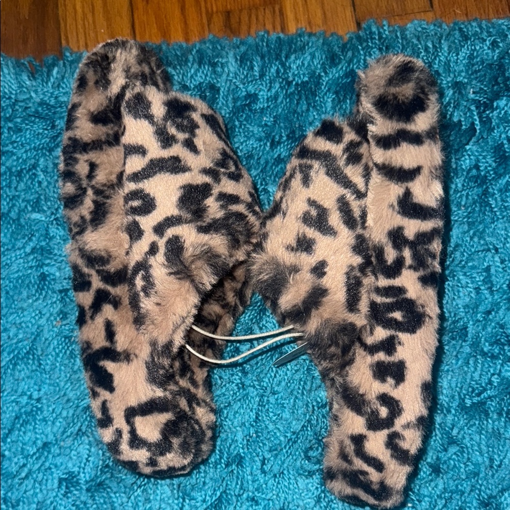 NWT Anthropologie Leopard Print Fuzzy Slippers - Picture 4 of 5
